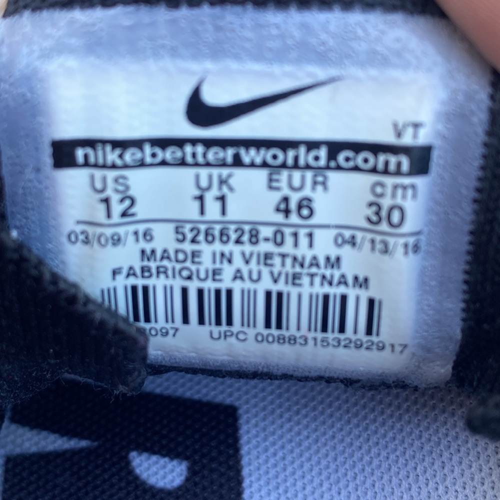 Men’s Nike Flyknit Racers - Picture 3 of 5